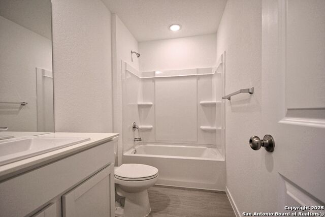 2414 Legends Crk Property Photo 7