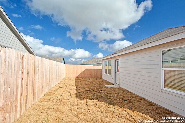 2414 Legends Crk Property Photo 27