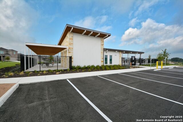 2414 Legends Crk Property Photo 30