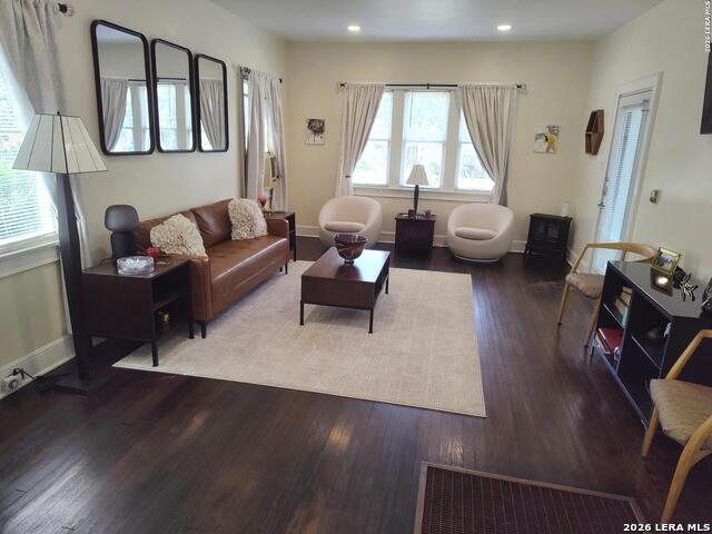 334 Pershing Ave Property Photo 4