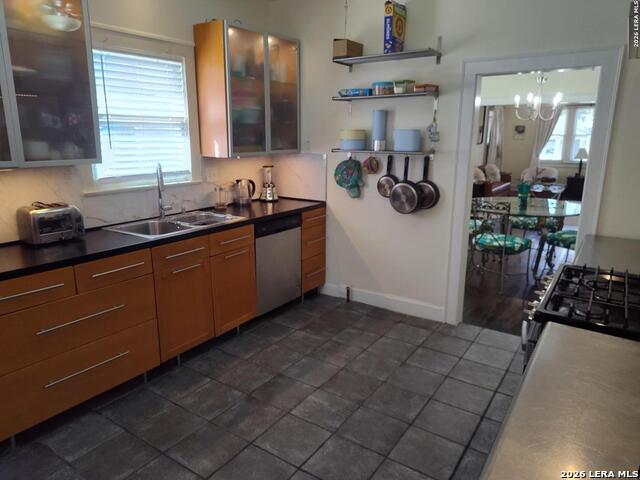 334 Pershing Ave Property Photo 7
