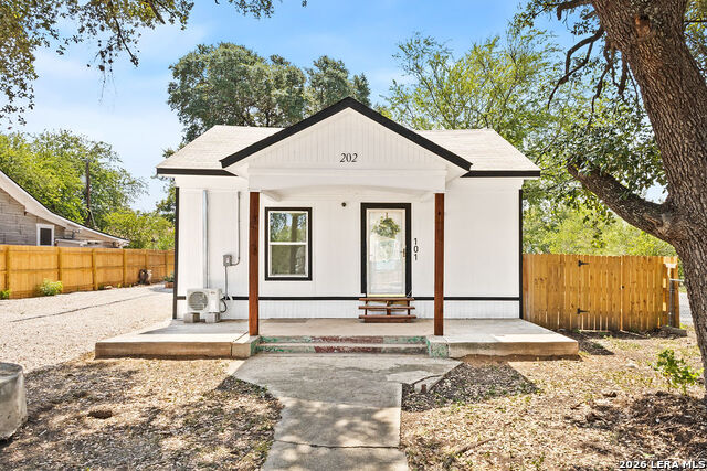 202 Bailey Ave Property Photo 1
