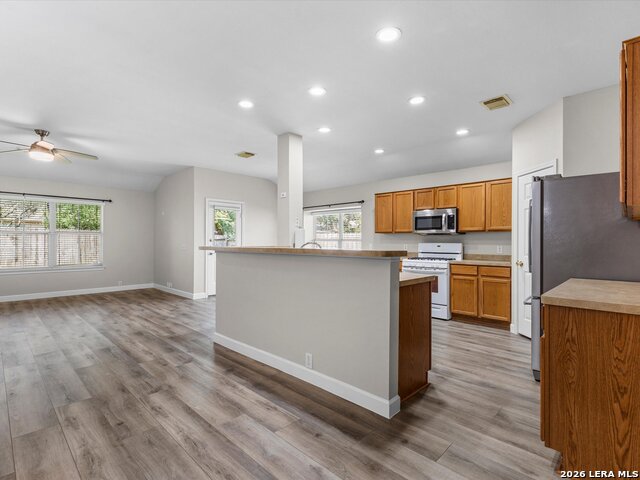 15835 Borwick Ln Property Photo 10