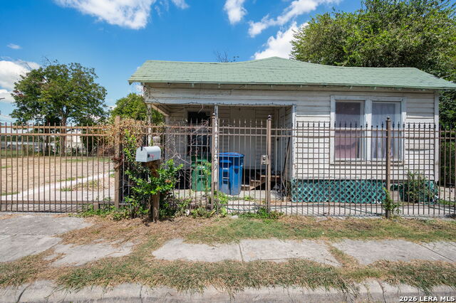 438 S San Dario Ave Property Photo 1