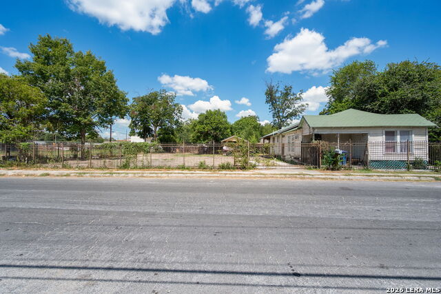 438 S San Dario Ave Property Photo 4