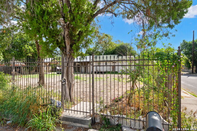 438 S San Dario Ave Property Photo 7