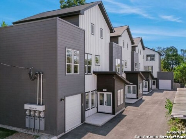 106 Bank St Property Photo 2