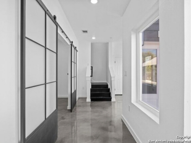 106 Bank St Property Photo 5