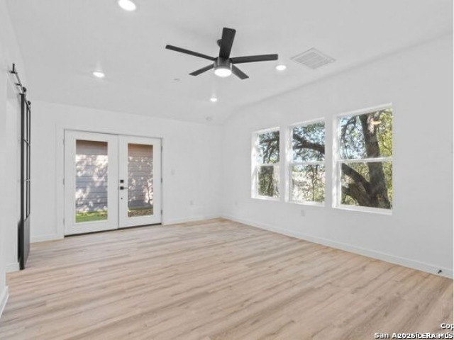 106 Bank St Property Photo 24