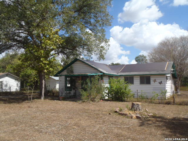921 Pecan St Property Photo 3