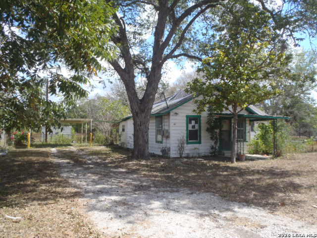 921 Pecan St Property Photo 4