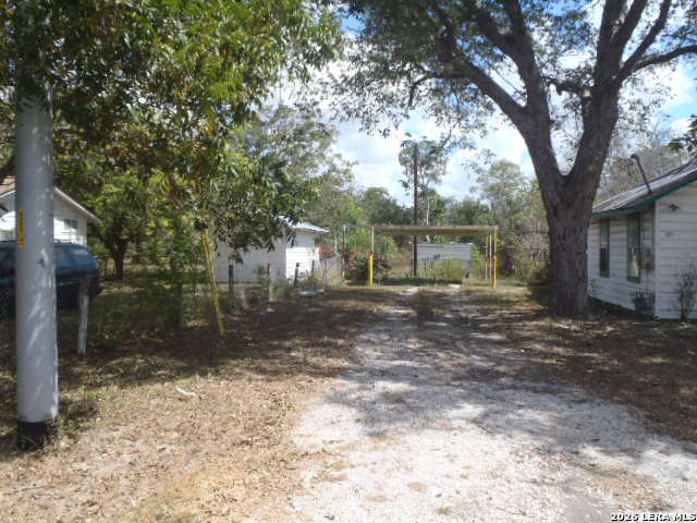921 Pecan St Property Photo 5