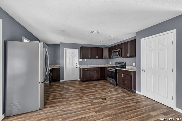 426 Redcliff Dr Property Photo 7
