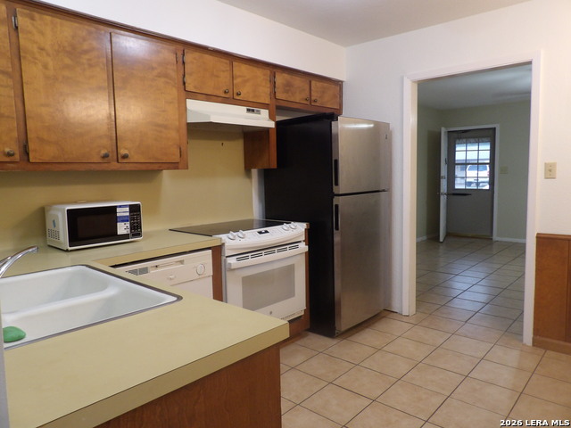 240 Glenbrook Dr Property Photo 9