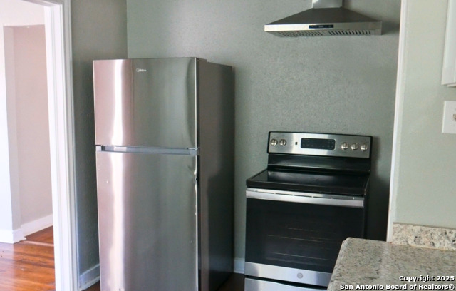 434 Elmwood Dr Property Photo 2