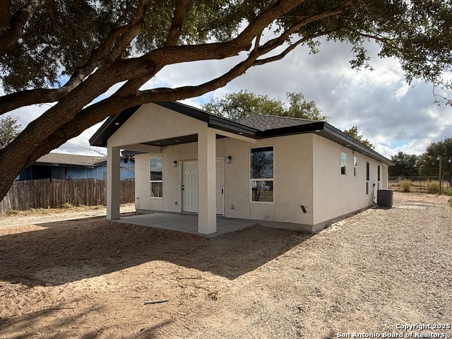 3274 Interstate 35 N Property Photo 1