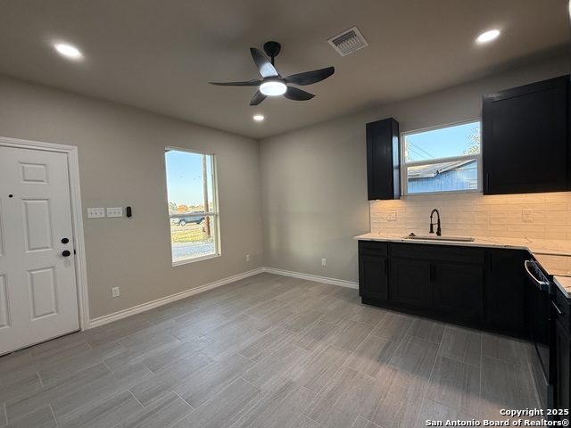 3274 Interstate 35 N Property Photo 23