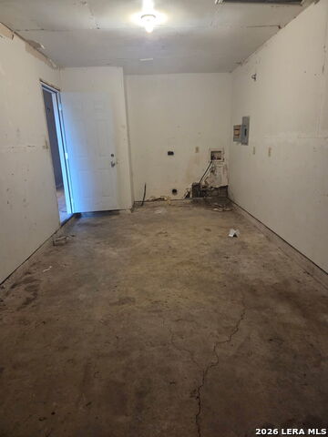 5711 Lochmoor Property Photo 3
