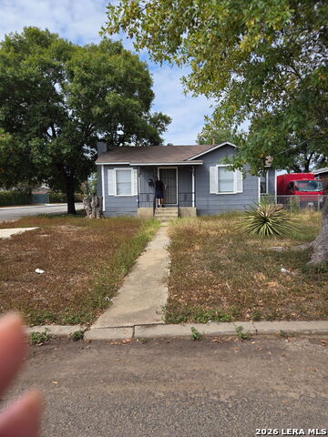901 E Dullnig Ct Property Photo 1