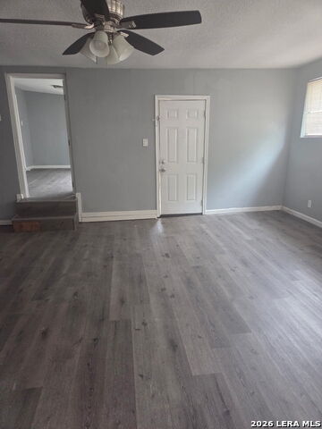901 E Dullnig Ct Property Photo 3