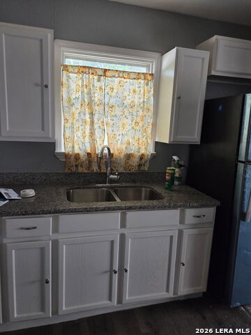 901 E Dullnig Ct Property Photo 4