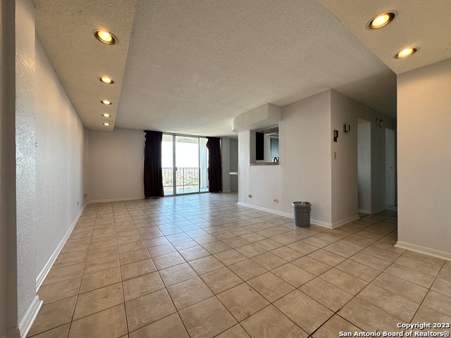 7039 San Pedro Ave Property Photo 7