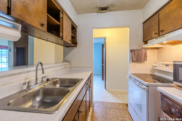 5230 Overpool St Property Photo 9