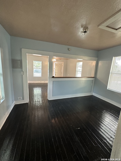 307 E Lambert St Property Photo 4