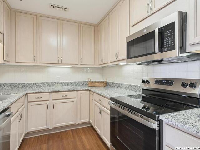 1 Towers Park Ln Property Photo 6