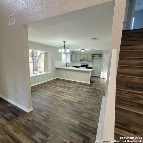14623 Highland Rdg Property Photo 11
