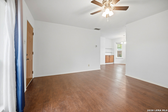 624 Pecan Property Photo 3