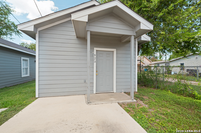 923 S San Joaquin Ave Property Photo