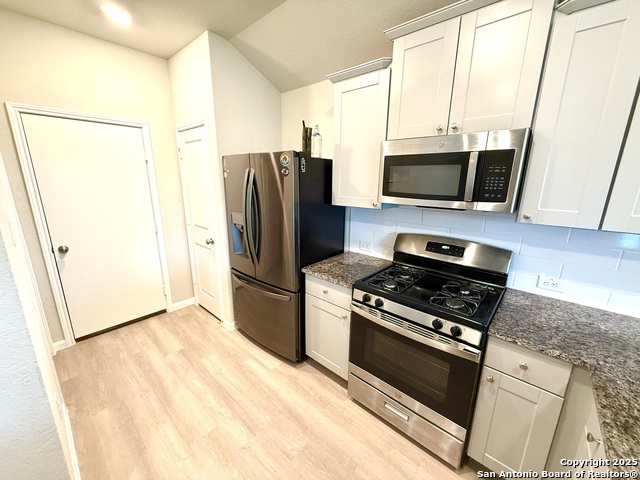 7918 Dovers Den Property Photo 5