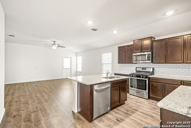 305 Cuban Emerald Property Photo 9