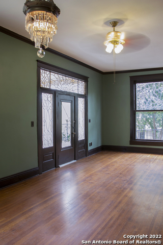 423 W Craig Pl Property Photo 2