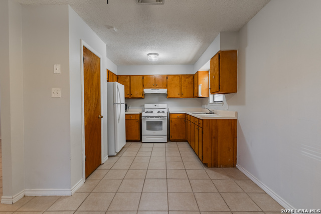 933 Avenue B Property Photo 6