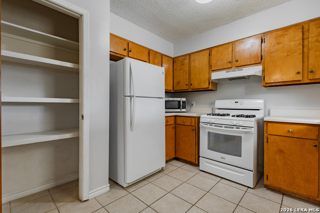 933 Avenue B Property Photo 8