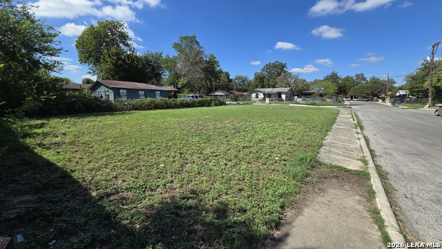 702 S San Eduardo Ave Property Photo 6