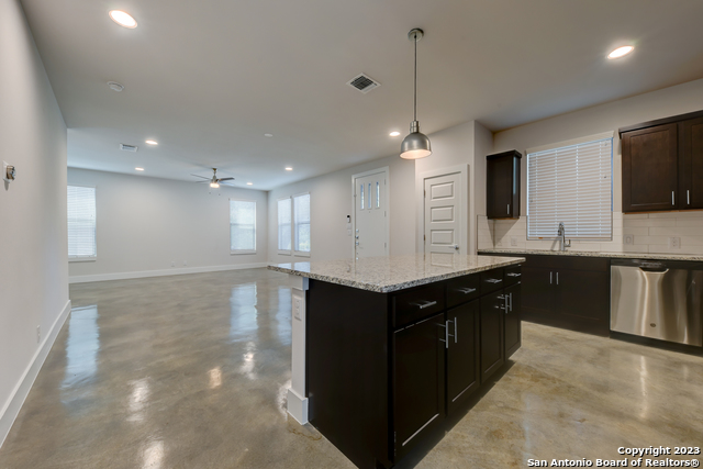 200 Melrose Pl Property Photo 4