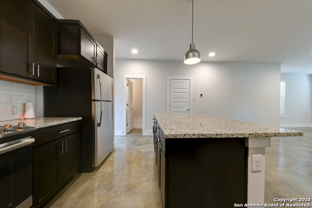 200 Melrose Pl Property Photo 5