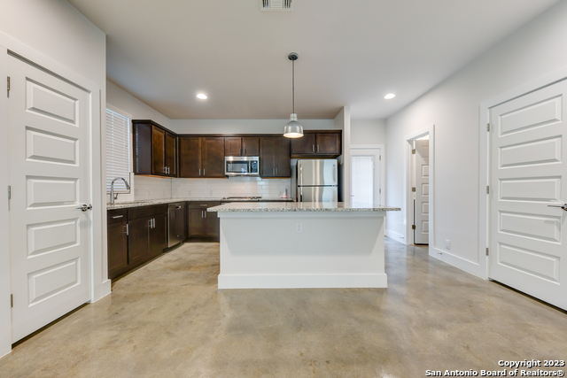 200 Melrose Pl Property Photo 6