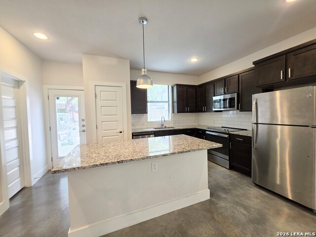 200 Melrose Pl Property Photo 6