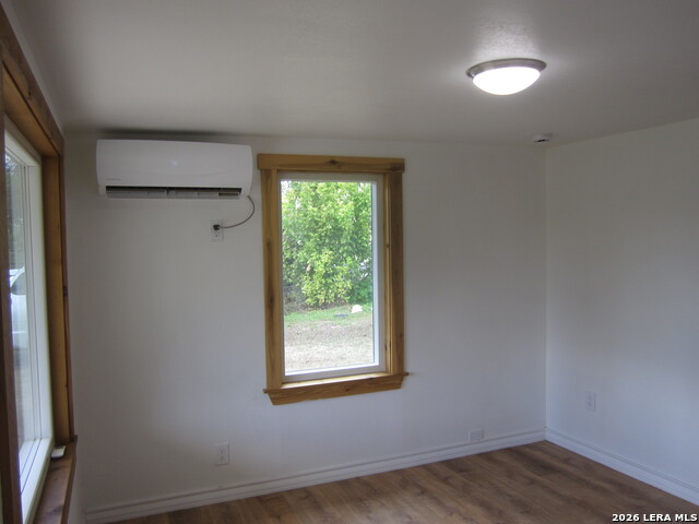 911 Cypress Property Photo 6