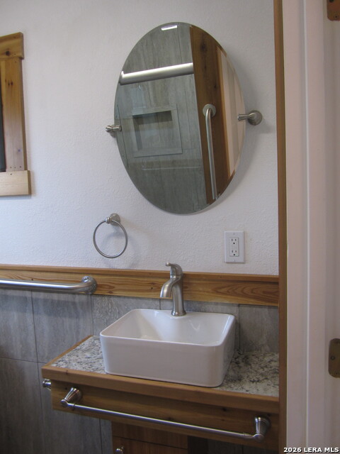 911 Cypress Property Photo 10