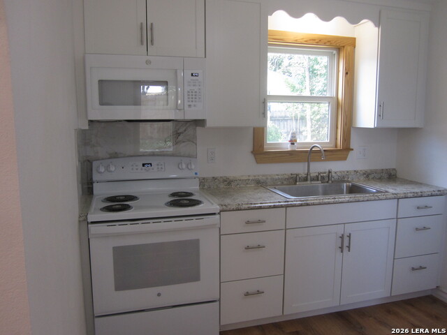 911 Cypress Property Photo 13