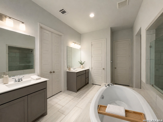 116 Spanish Oak Property Photo 7