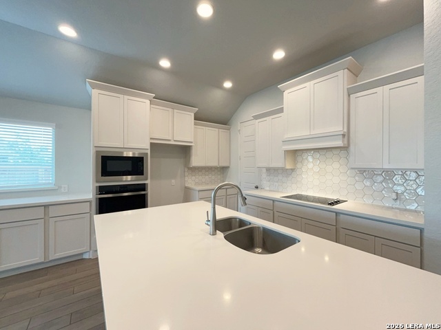 116 Spanish Oak Property Photo 18
