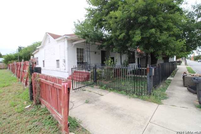 1108 Buena Vista St Property Photo 1