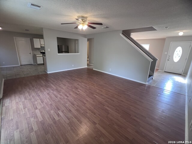 347 Stone Gate Dr Property Photo 5
