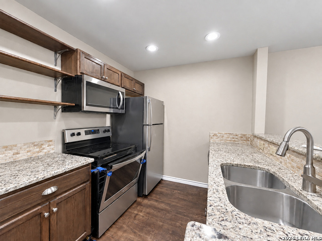 11843 Braesview Property Photo 5